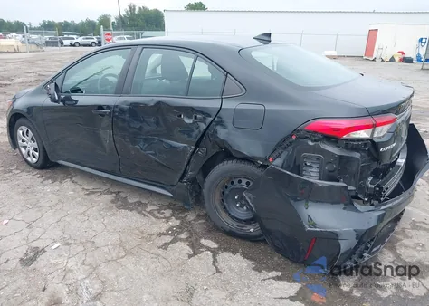 2021 Toyota Corolla Le z USA, uszkodzony, nr VIN 5YFEPMAE5MP247481